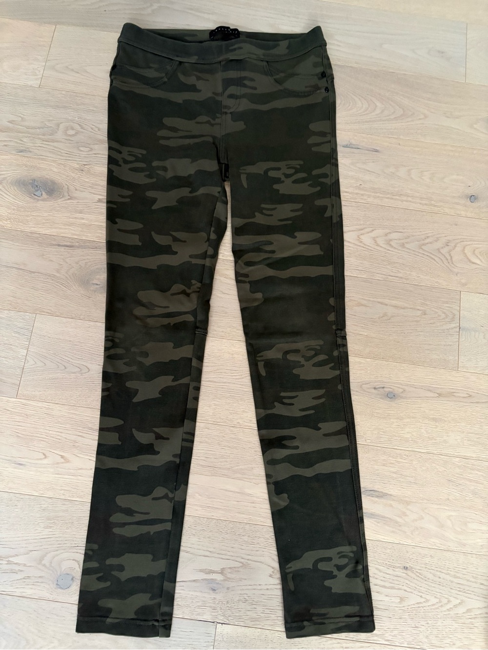 Sanctuary camouflage pull on skinny pants/leggings. Size S